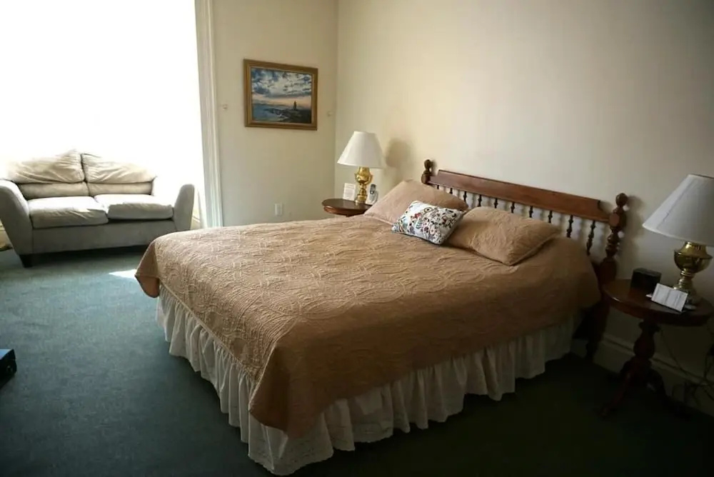 Deluxe Double Cottage (full double bed)