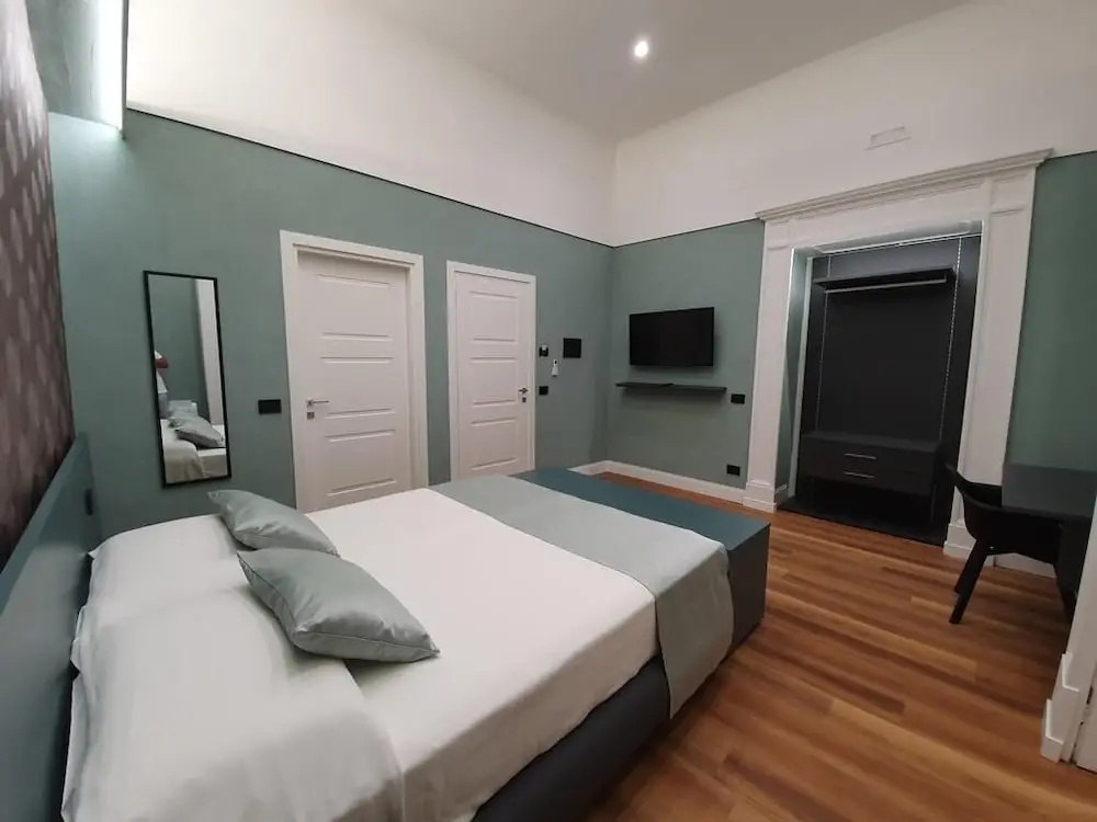 Superior Double room with balcony (full double bed)