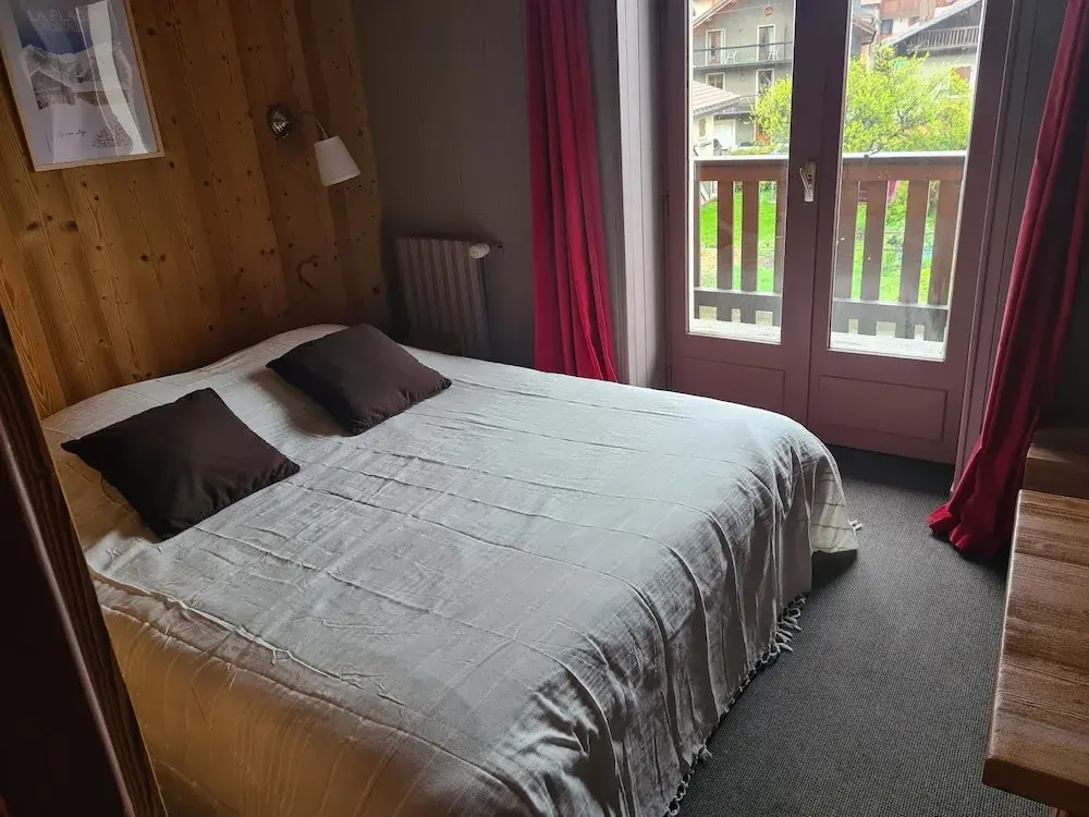 Classic Double room with balcony (full double bed)