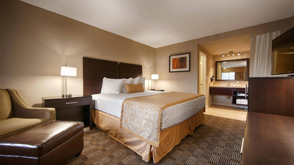 Отель Best Western Pasadena Royale Inn & Suites в Лос-Анджелесе