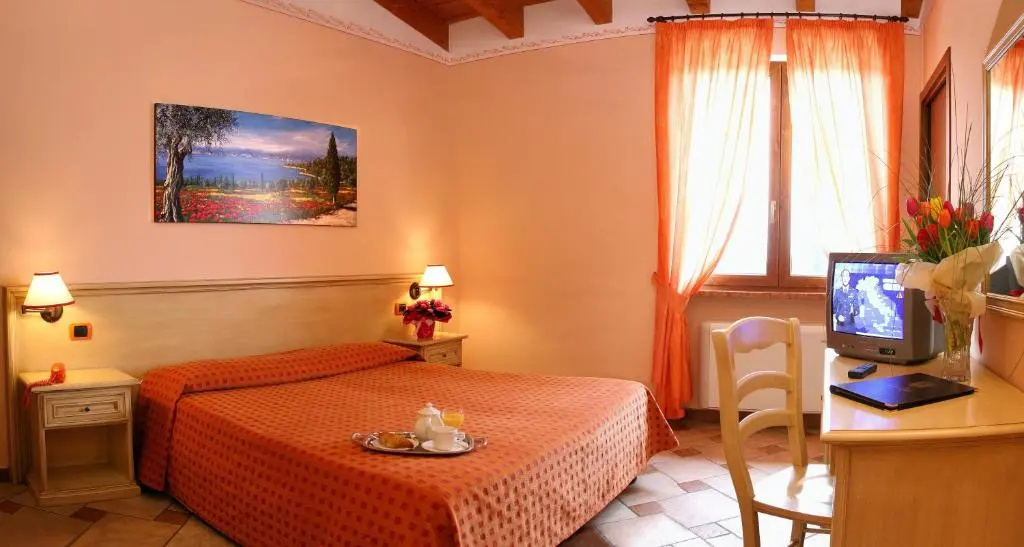Standard Double room with garden view (full double bed)