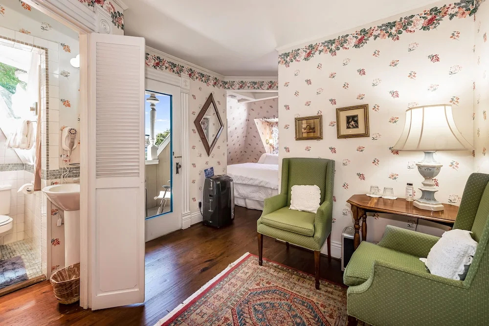 Standard Double room with balcony (full double bed)