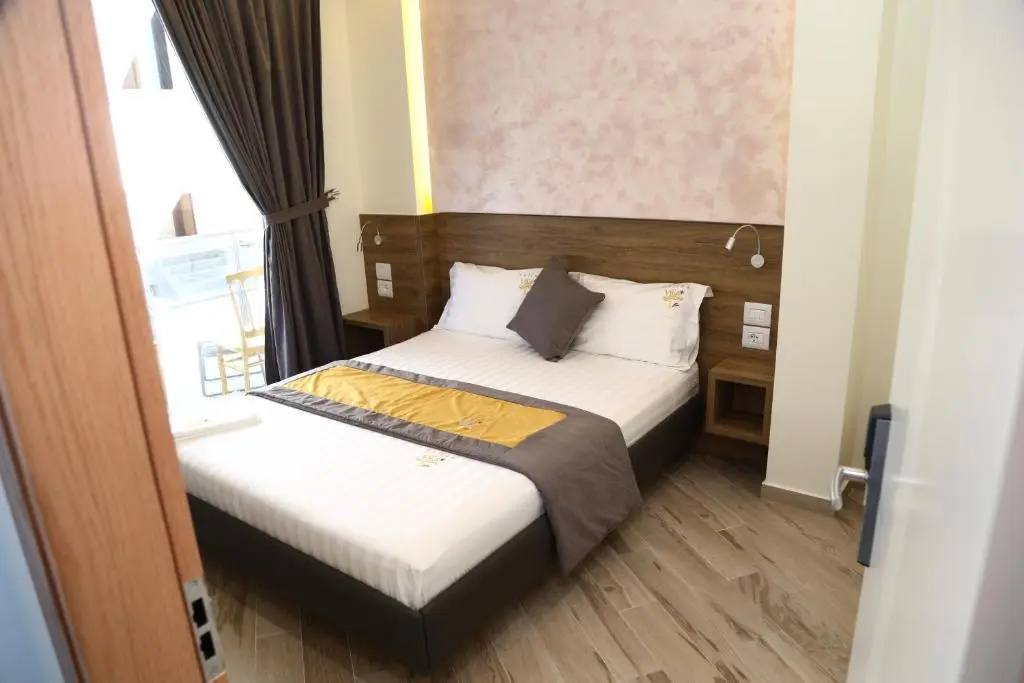 Deluxe Double room with partial sea view (full double bed)