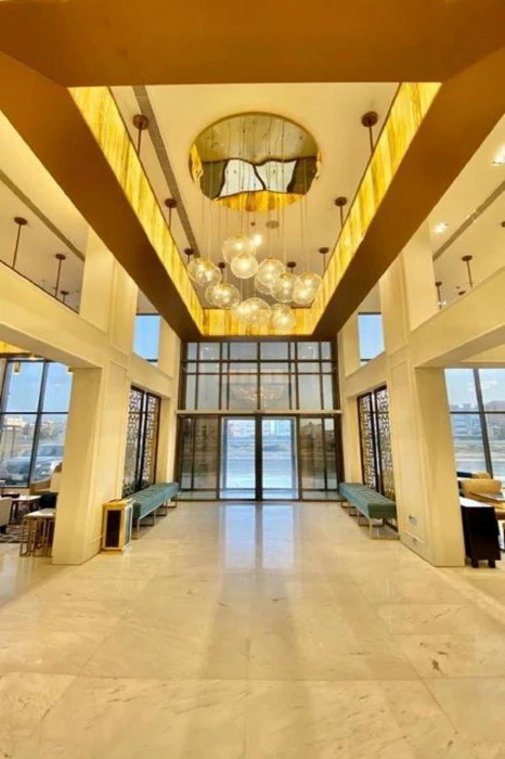 Lobby & Reception