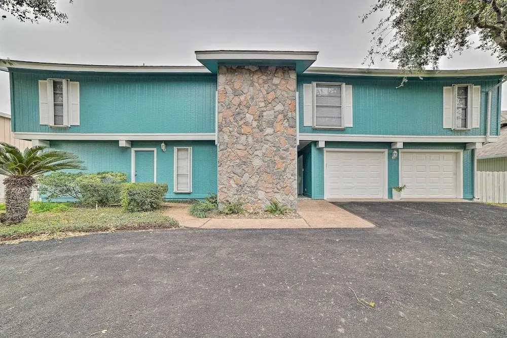 Private Dock: Charming & Spacious Rockport Abode!