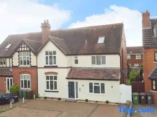Large Luxury Home in Solihull - Sleeps 14 Near NEC & BHX