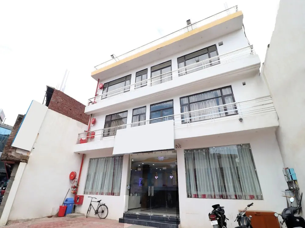OYO 16975 Hotel Golden View