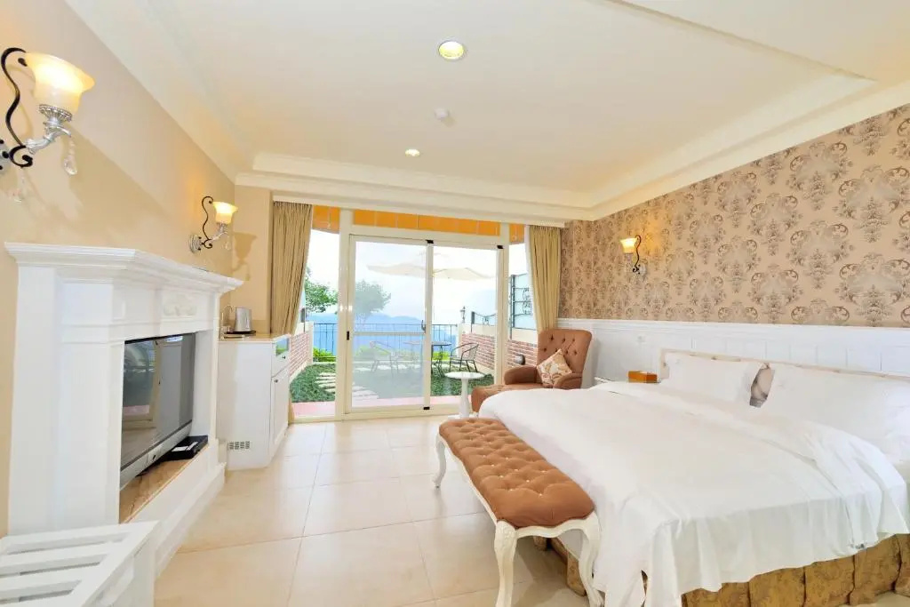 Standard Double room with mountain view (full double bed)