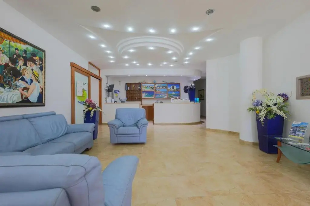 Lobby & Reception