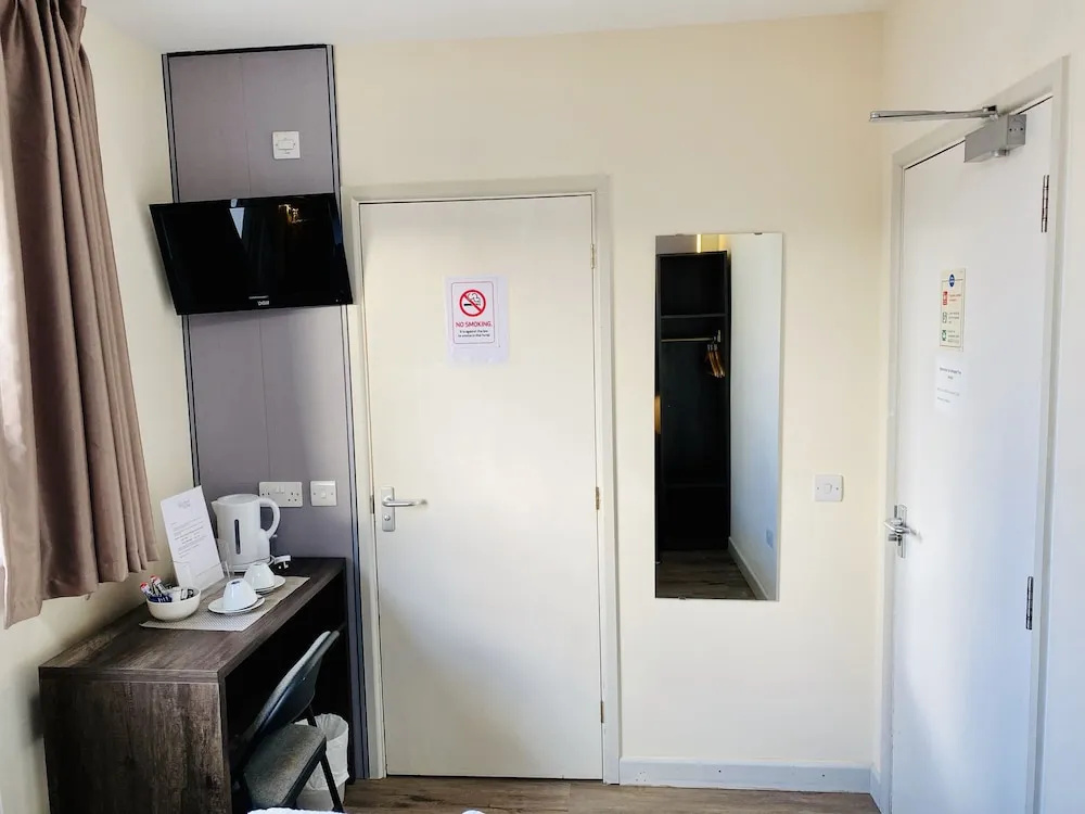 Almond Tree Hotel - Chambres