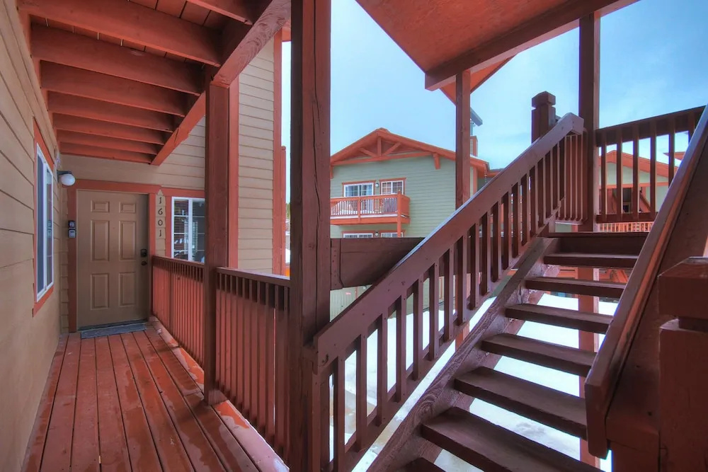Swans Nest 1601 2 Bedroom Condo by RedAwning