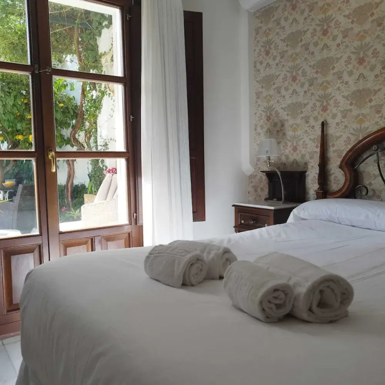 Standard Double room with pool view full double bed