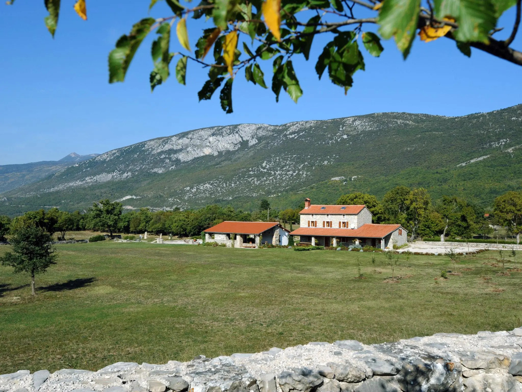 Picturesque Mansion in Kozljak