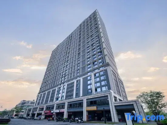Anyue High-altitude Movie Hotel (Chongqing University Town Weidianyuan Subway Station Branch)