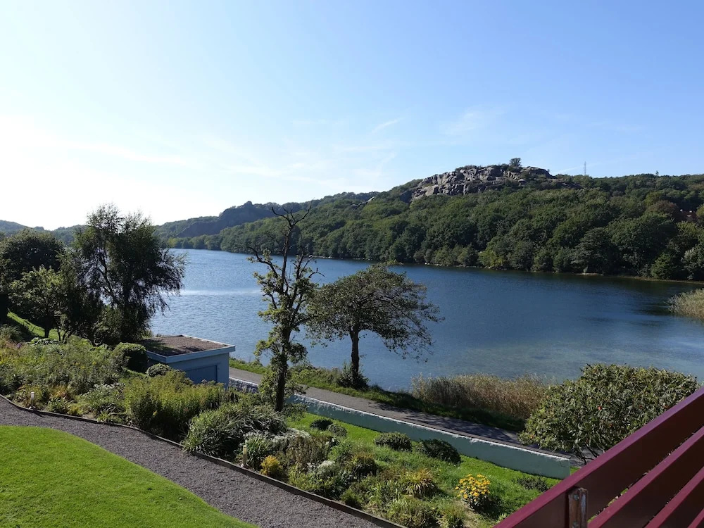 Standard Single room with balcony and with lake view