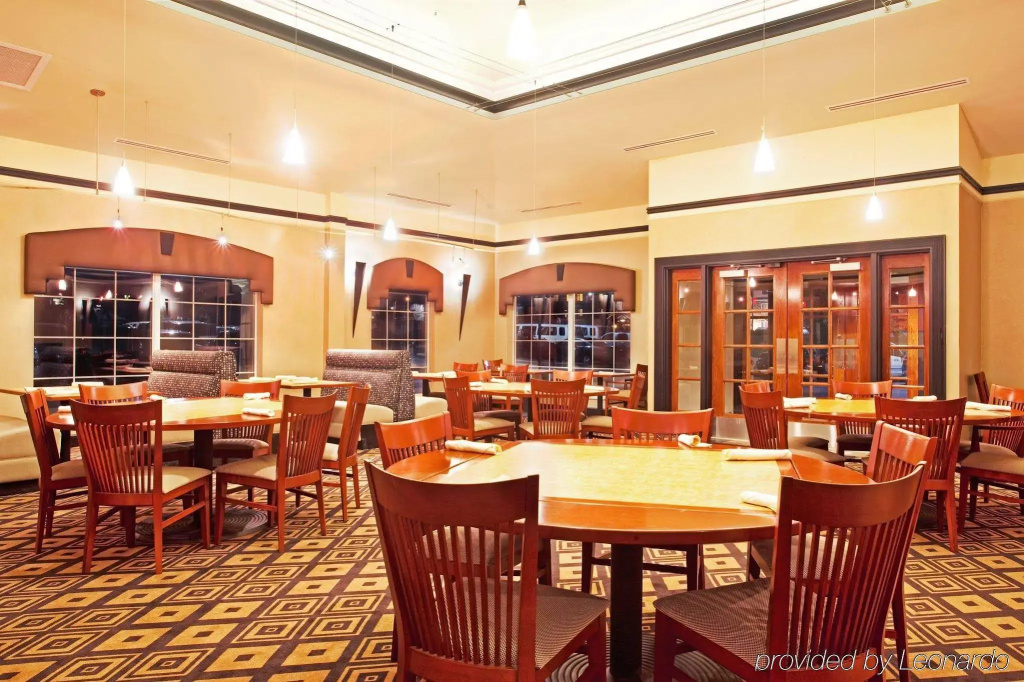 Holiday Inn Grand Rapids Airport by IHG - фото 29