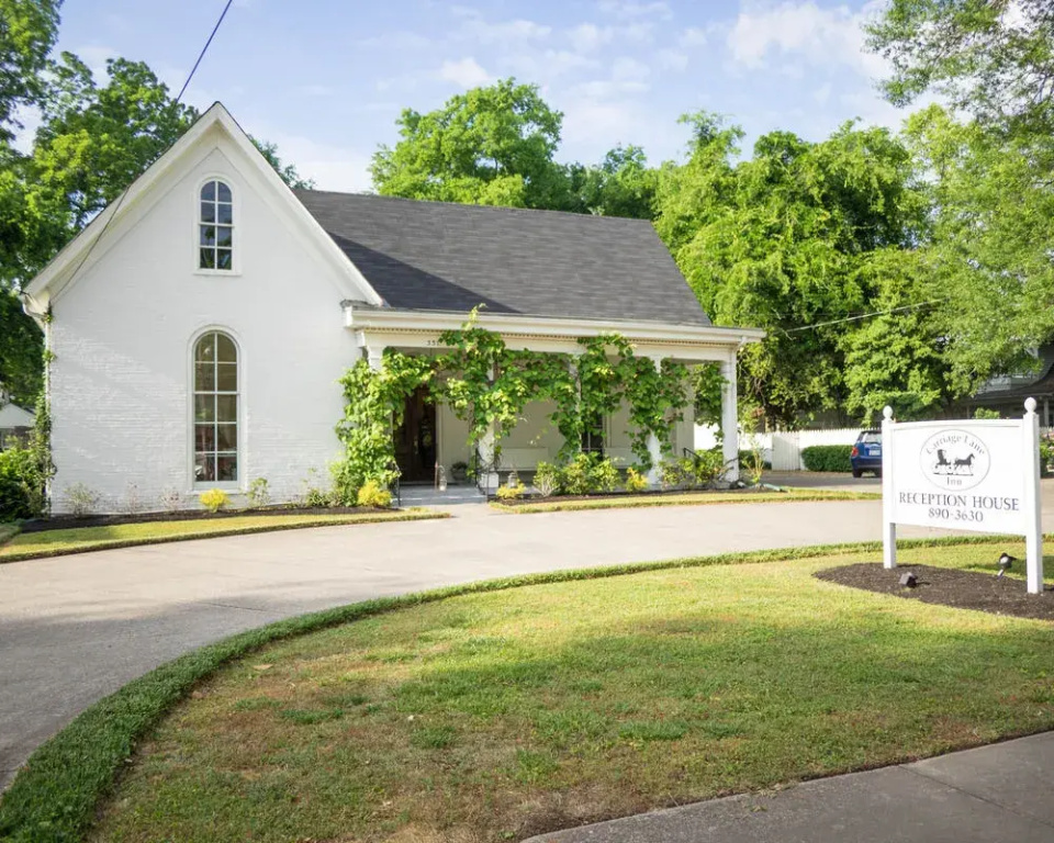 Carriage Lane Inn