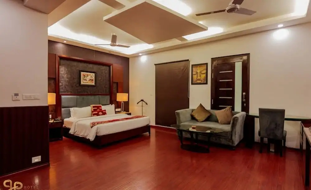 Lobby & Reception