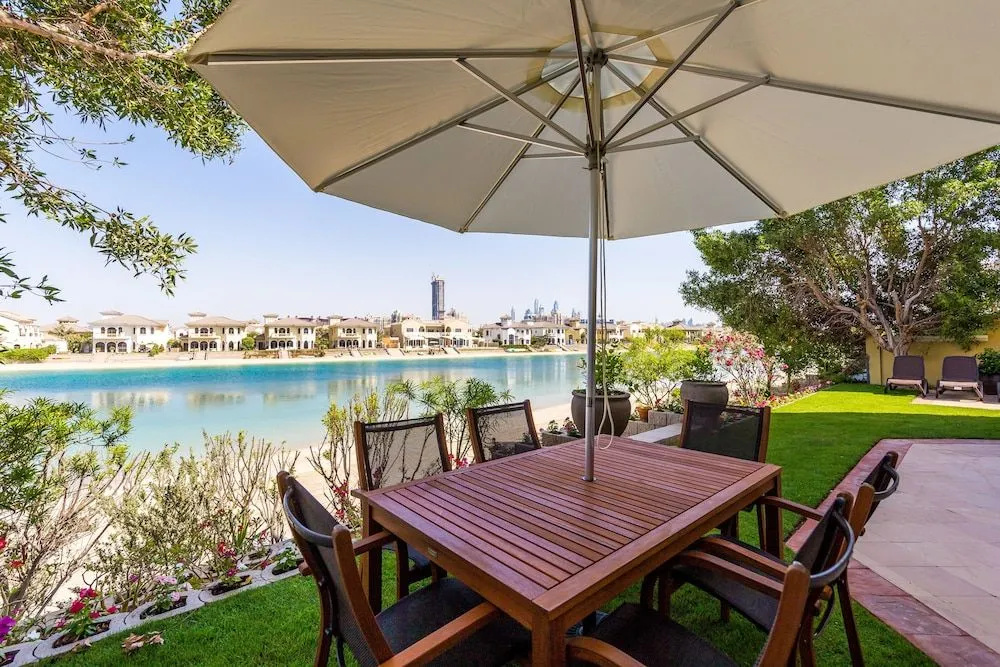 Palm Jumeirah Villa in Frond E by Deluxe Holiday Homes