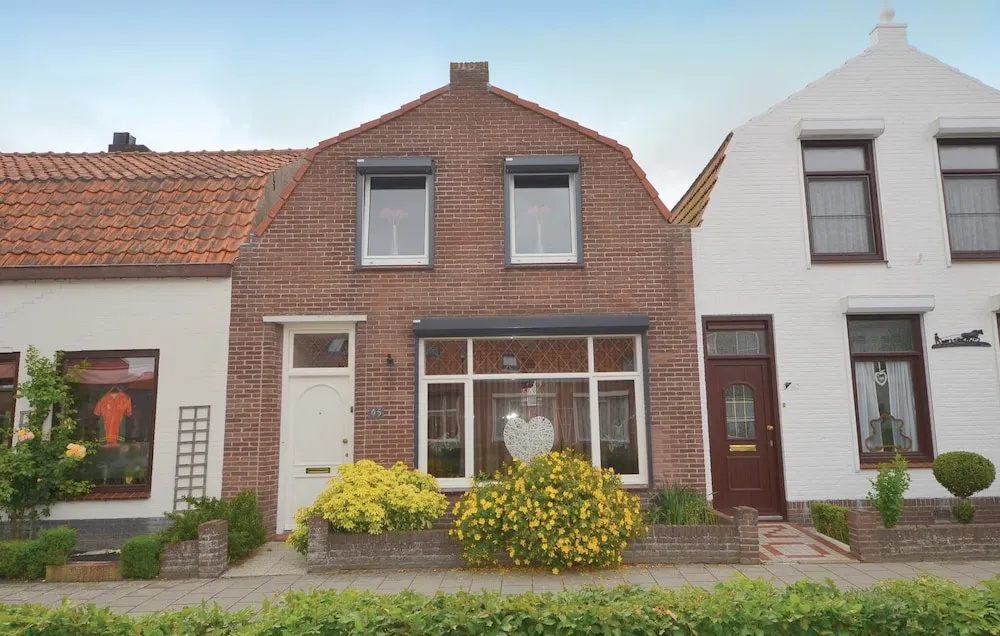 Stunning Home in Breskens With 2 Bedrooms and Wifi