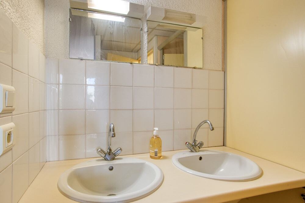 Четырёхместный номер Standard в Auberge de Fréjus Saint-Raphael - Hostel