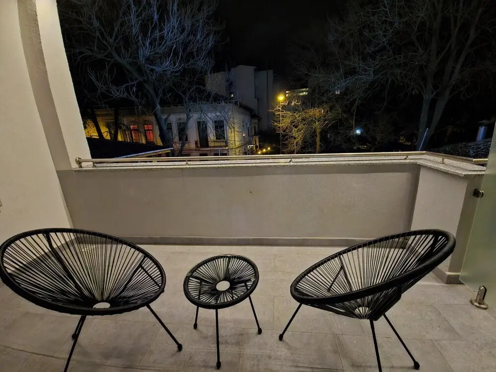 Deluxe Double Studio with balcony (full double bed)