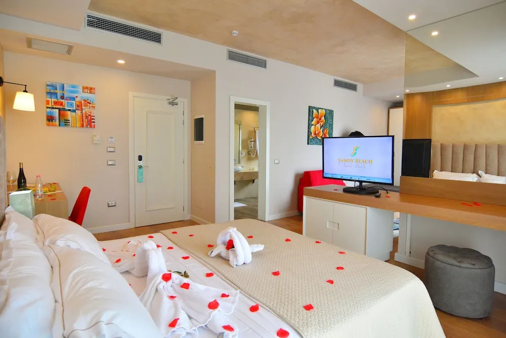 1 Bedroom Junior Suite with balcony and with partial sea view