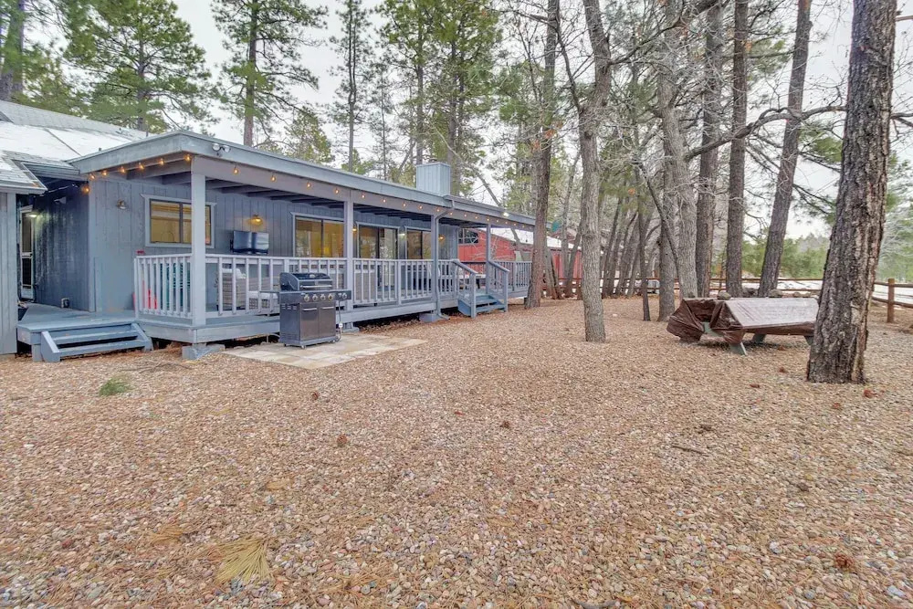 Near Hiking & Golfing: Pinetop Home w/ Deck!