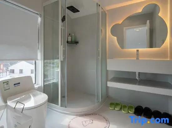 Standard Double room with lake view (full double bed)