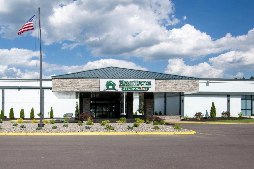 HomeTowne Studios by Red Roof & Conference Center Cortland