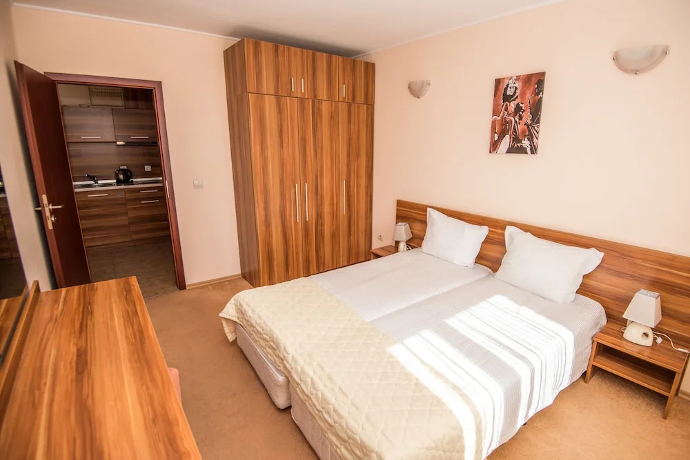 1 Bedroom Classic Apartment with balcony and with mountain view