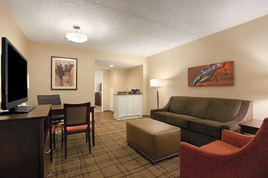 Embassy Suites by Hilton Cleveland Beachwood - Chambres