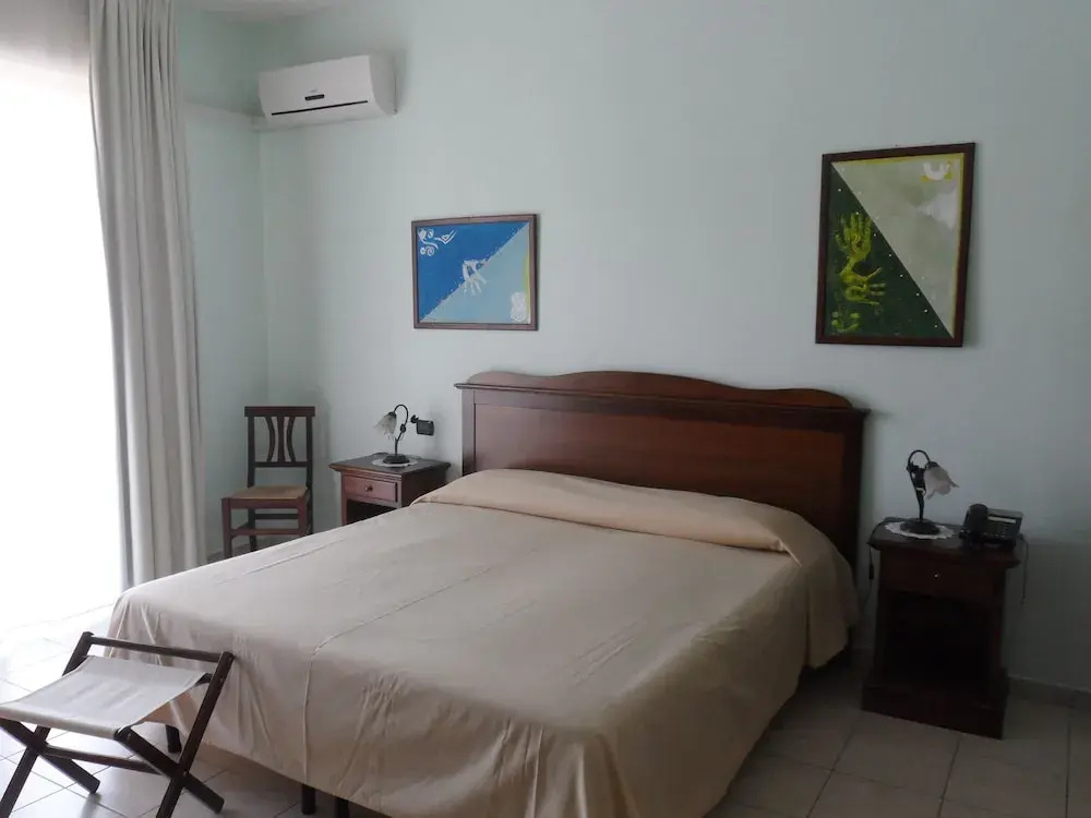 Standard Double room (full double bed)