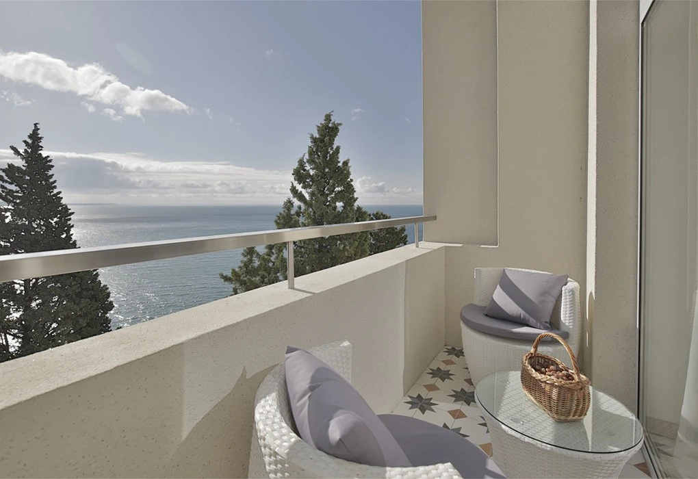 Balcony & Terrace