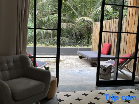 Standard Double room with balcony (full double bed)