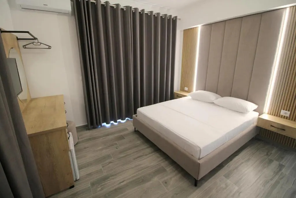 Deluxe Double room (full double bed)