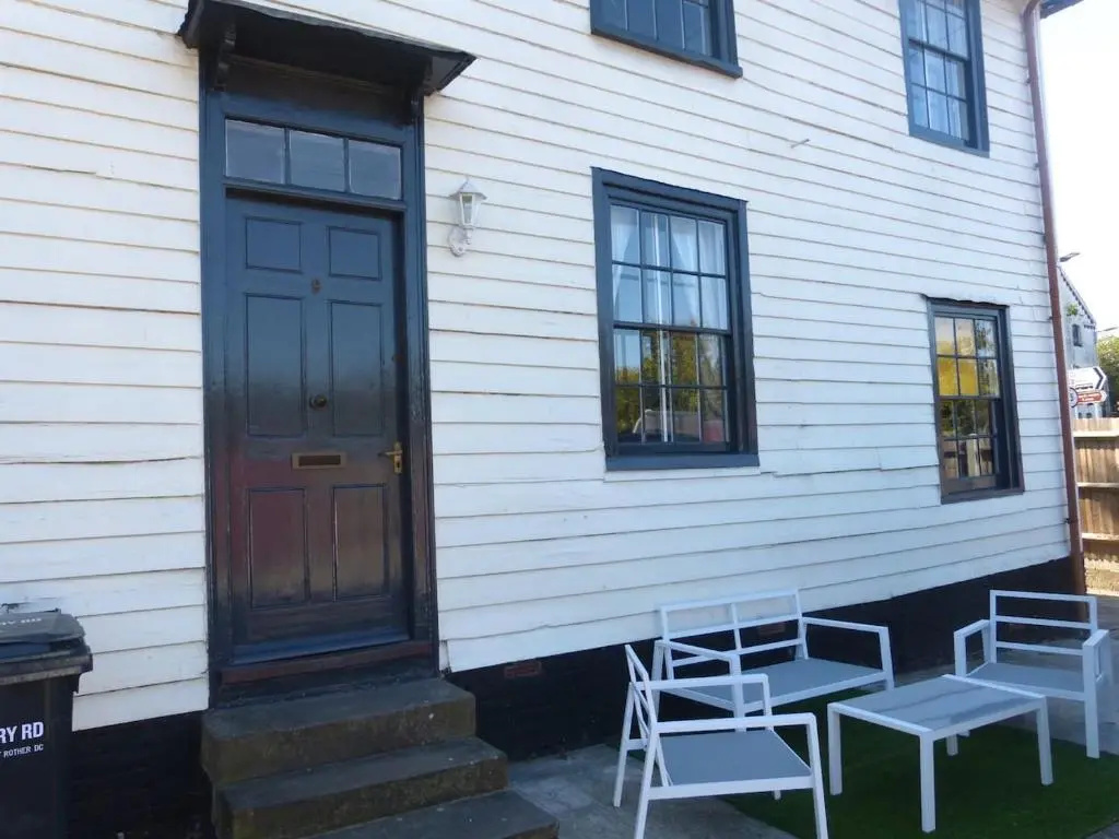 Historic Grade 2 listed Cottage with Parking