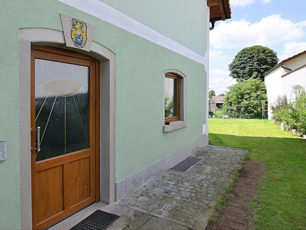 Large apartment located directly at the Jakobsweg - two complete residential units, private garden