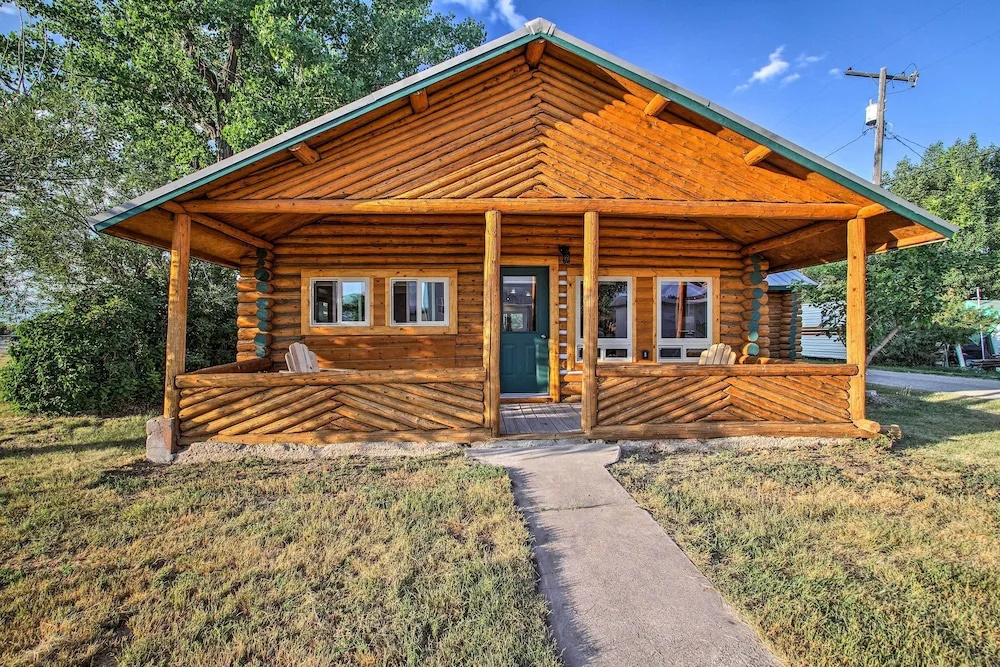 Pet-friendly Augusta Cabin - Walk to Main Street!