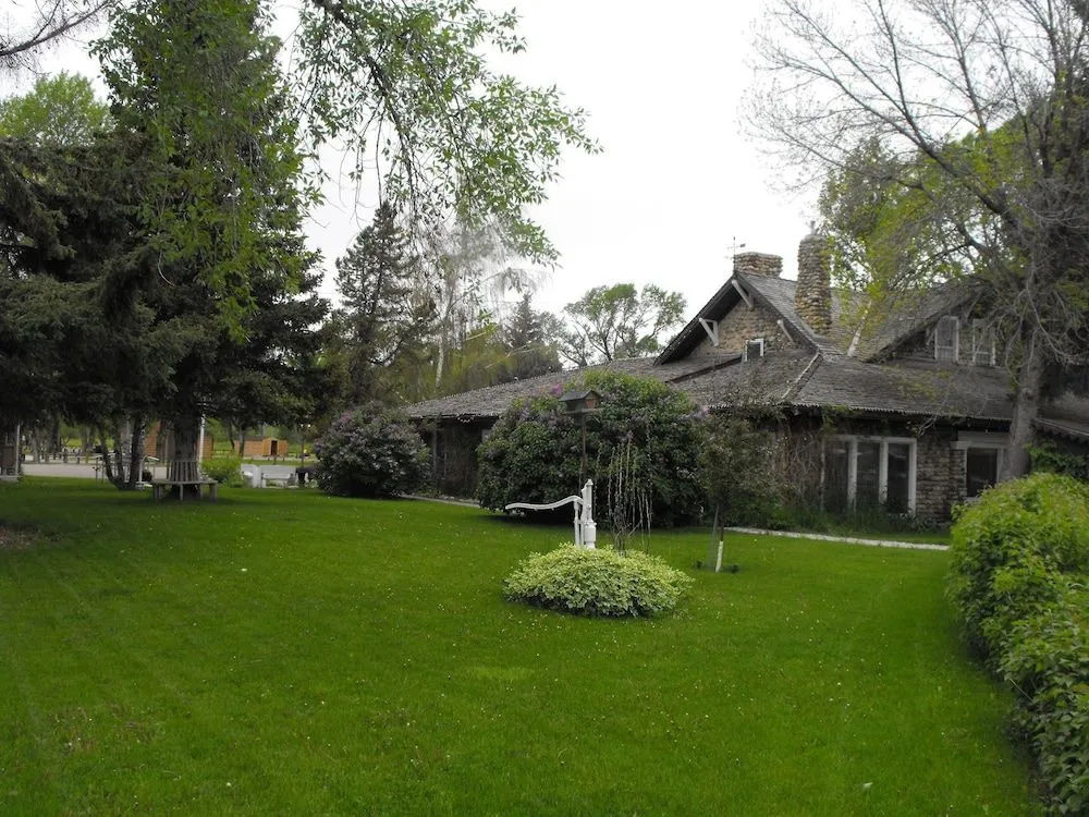 Cobblestone Manor B&B