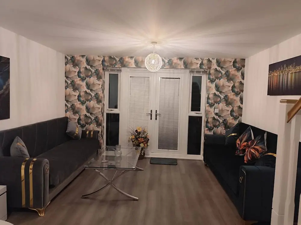 Spacious Home for Groups Sleeps 8
