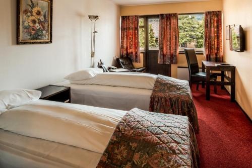 Sande Hotel — 2