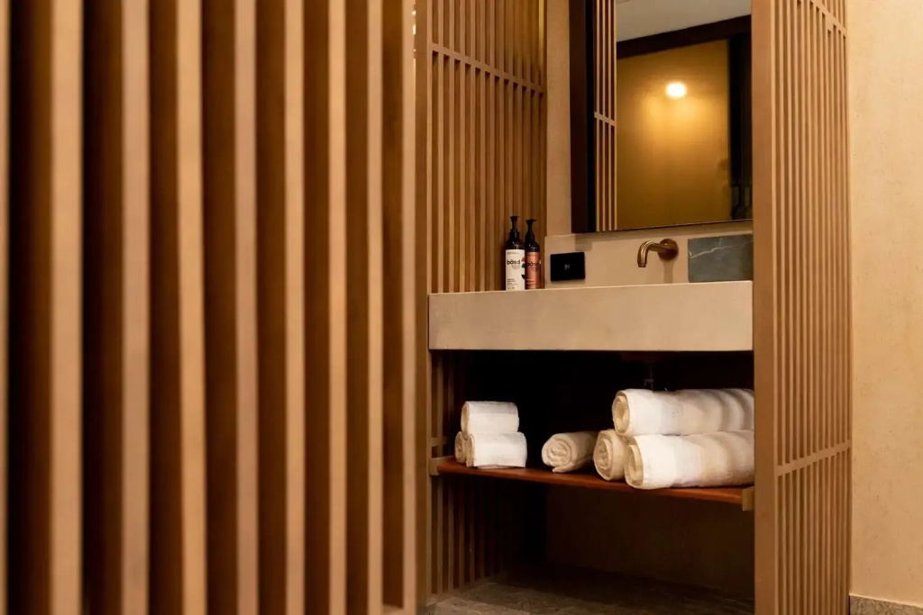 Double room (full double bed)