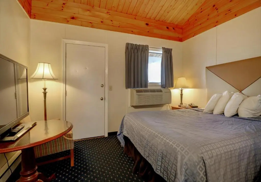 Standard Quadruple room with street view