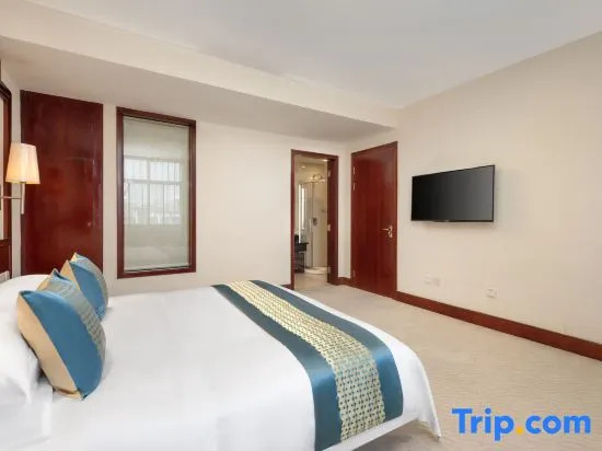 Deluxe Double Suite full double bed
