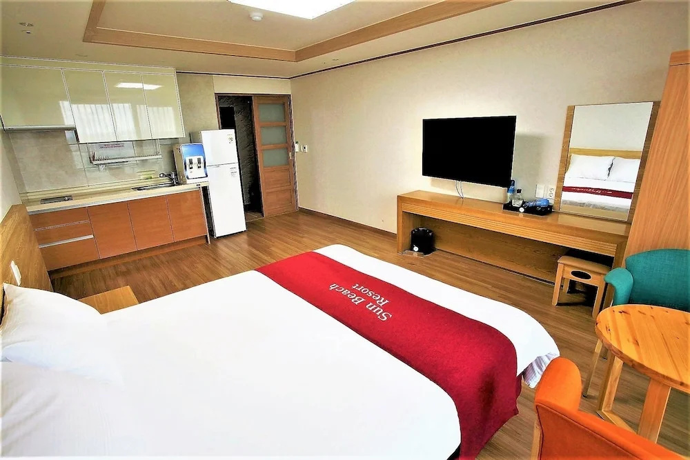 Deluxe Double room with balcony and with ocean view (full double bed)