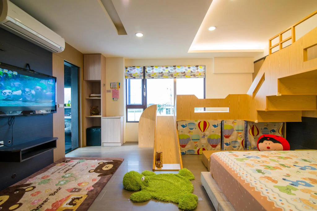 Standard Quadruple Family room