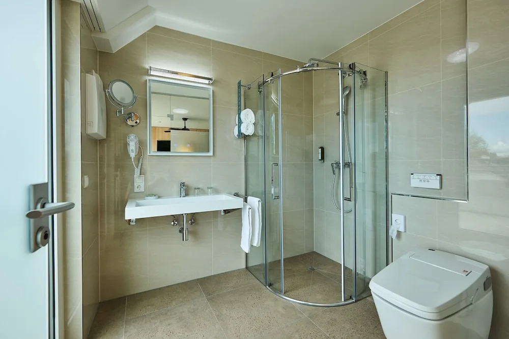 Premium Double room with balcony (full double bed)