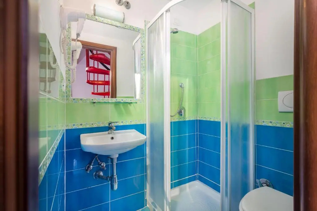 Standard Triple room