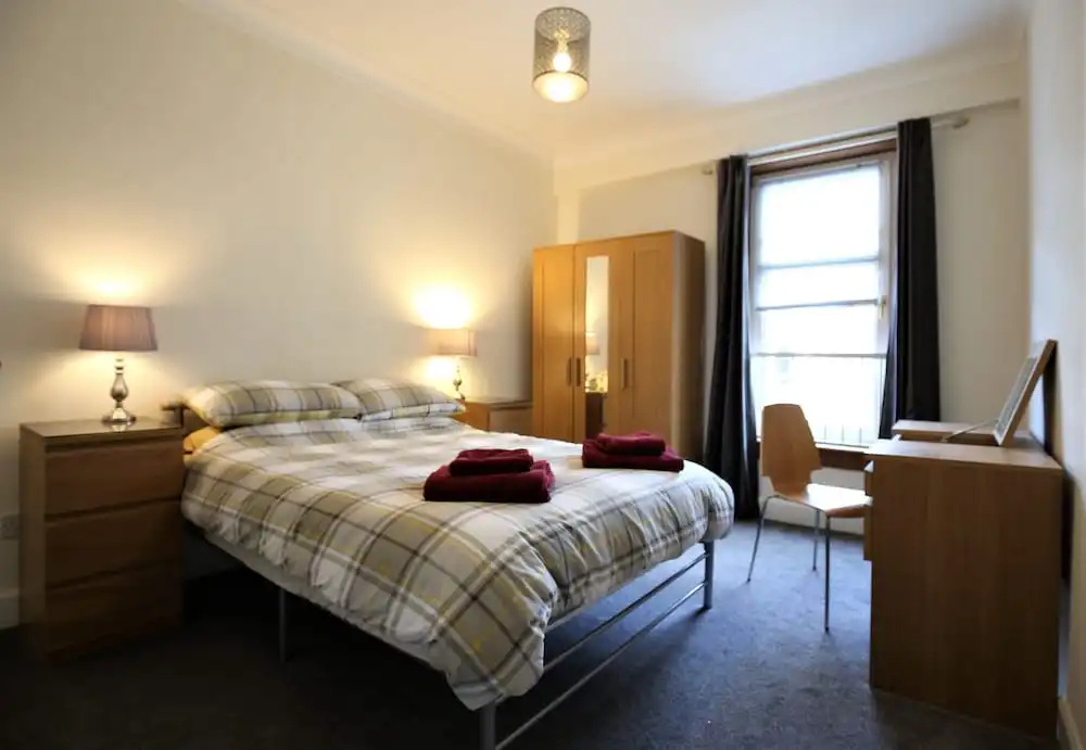 3 Bedroom Flat in Edinburgh